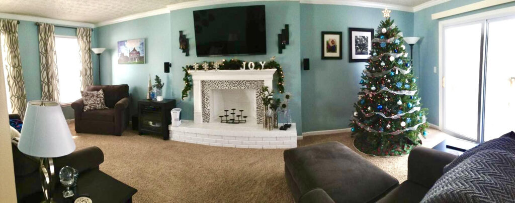Modern simple Christmas decorations in a living room